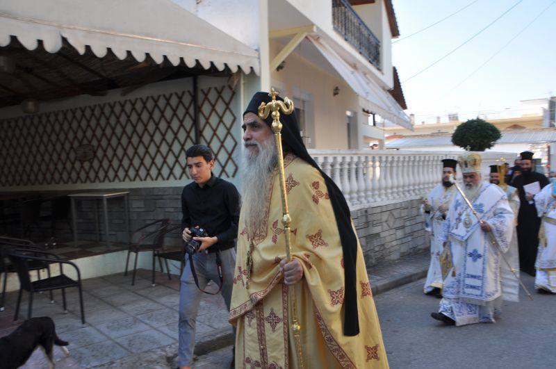 Ἐγκαίνια τοῦ Ἱεροῦ Ναοῦ τῆς Παναγίας Πετρούσης καί χειροτονία Πρεσβυτέρου